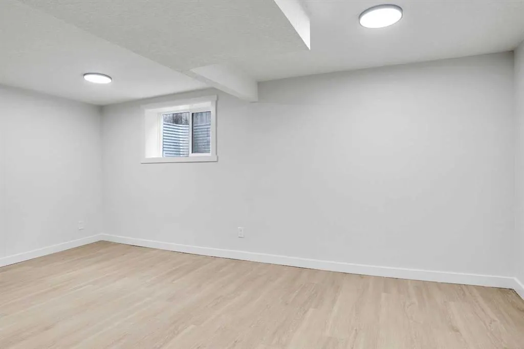 6116 Buckthorn Road NW