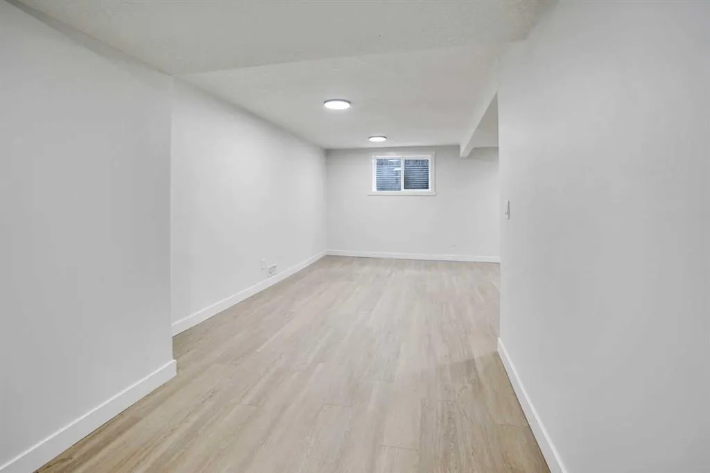 6116 Buckthorn Road NW