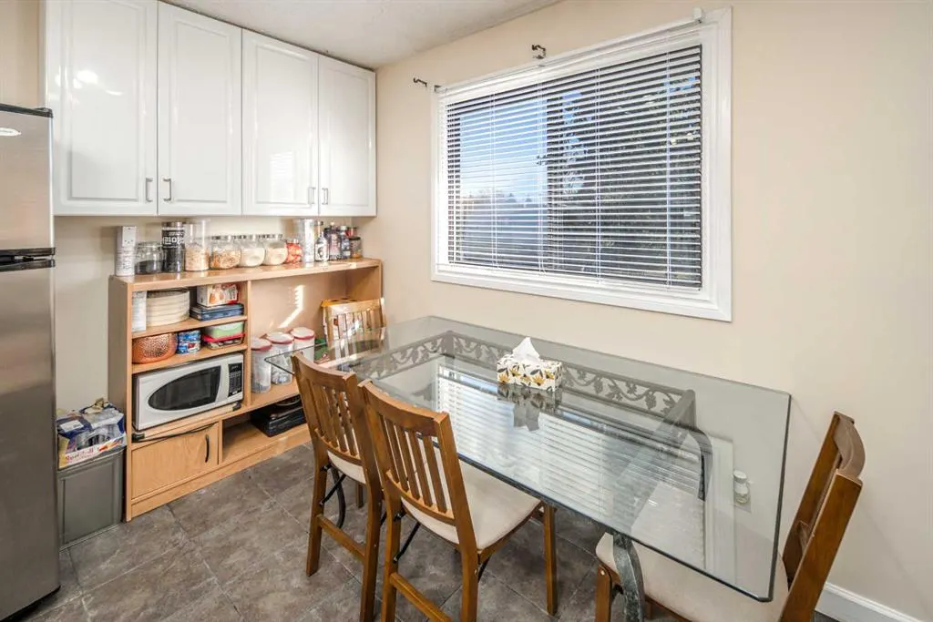 112 Shawmeadows Crescent SW