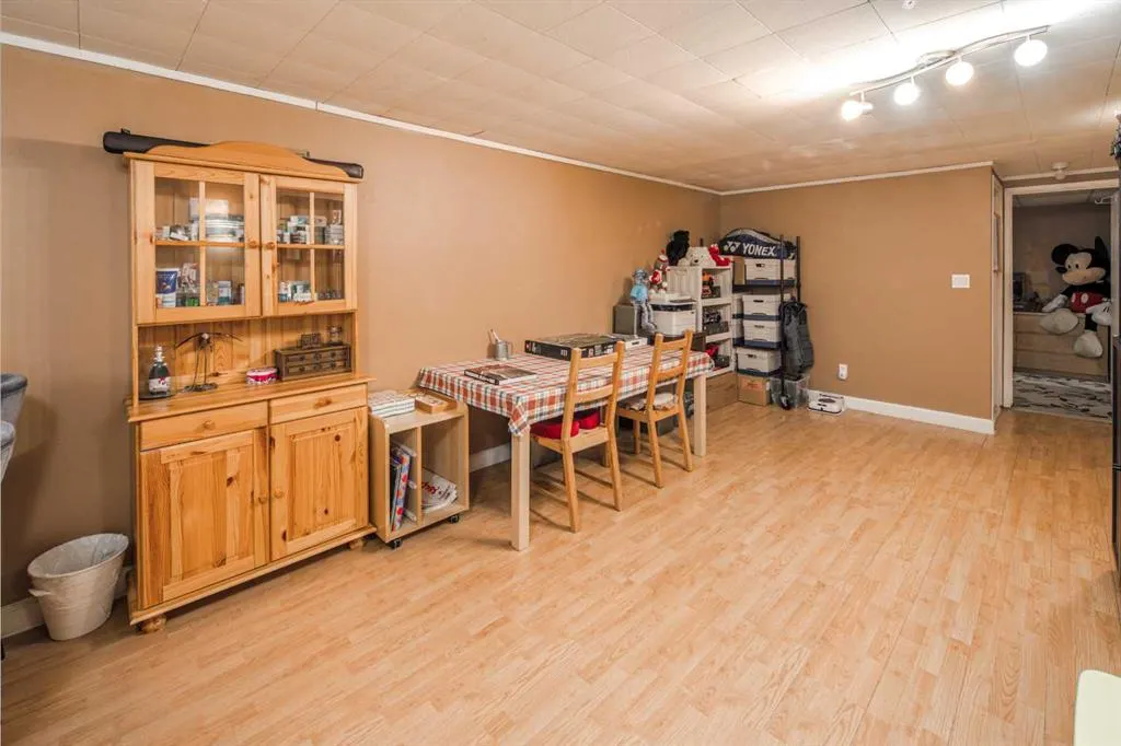 112 Shawmeadows Crescent SW