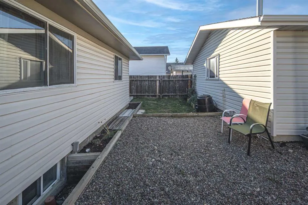 112 Shawmeadows Crescent SW