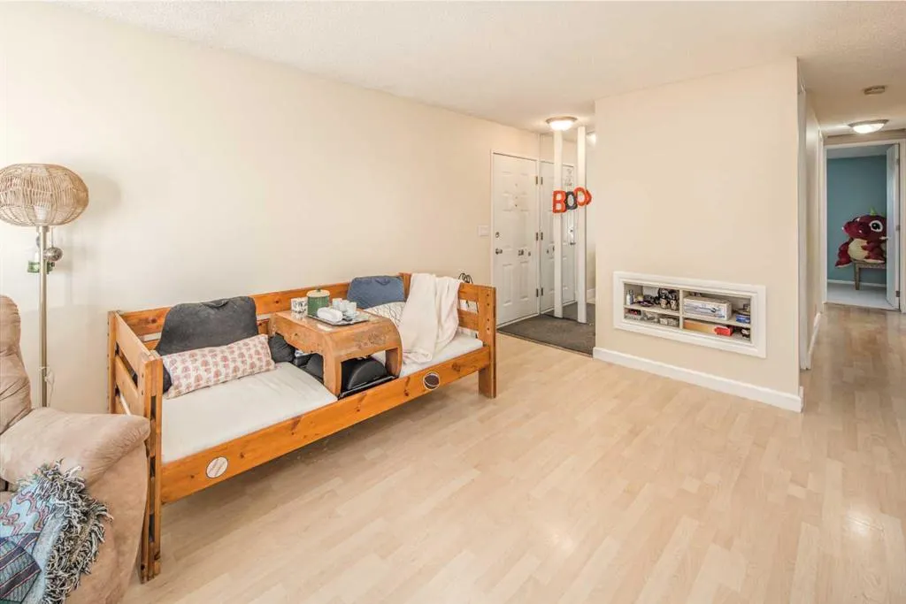 112 Shawmeadows Crescent SW