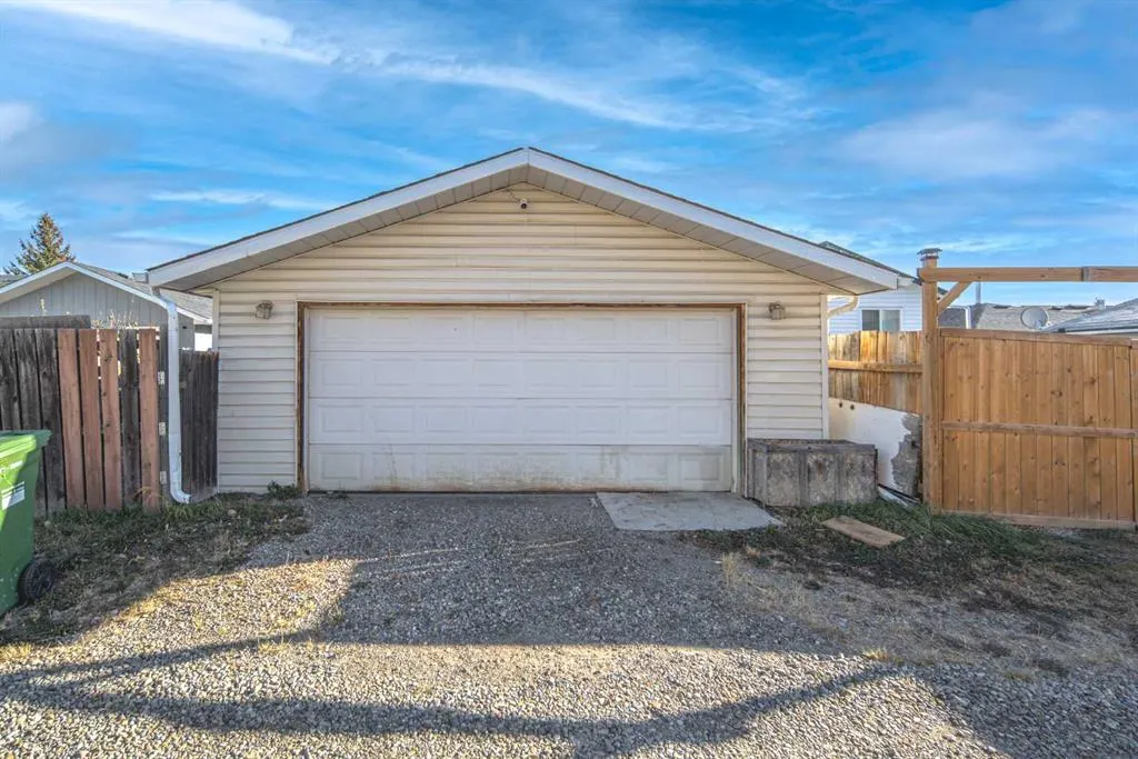 112 Shawmeadows Crescent SW