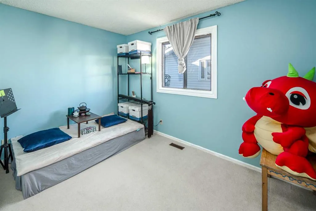 112 Shawmeadows Crescent SW