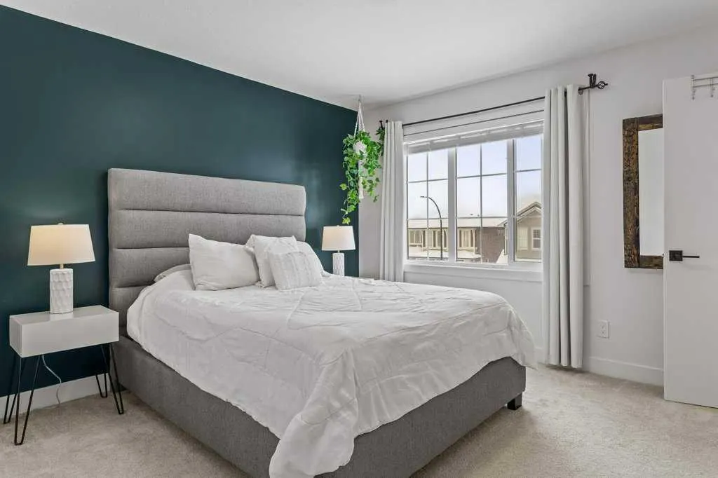 216 Clydesdale Avenue