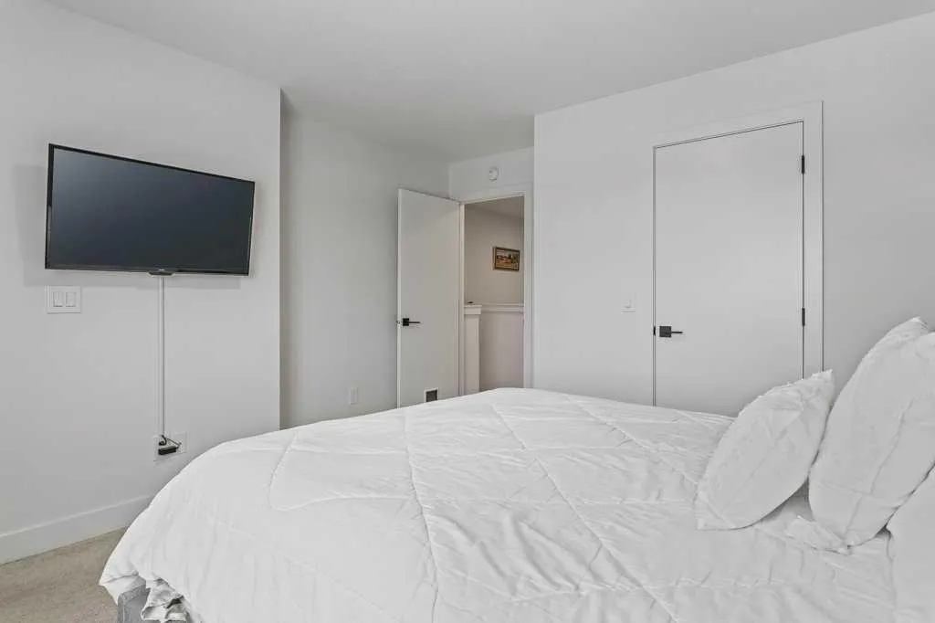 216 Clydesdale Avenue