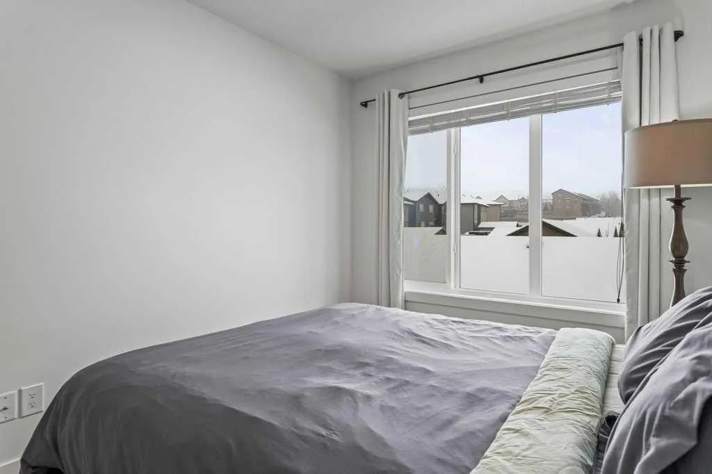 216 Clydesdale Avenue