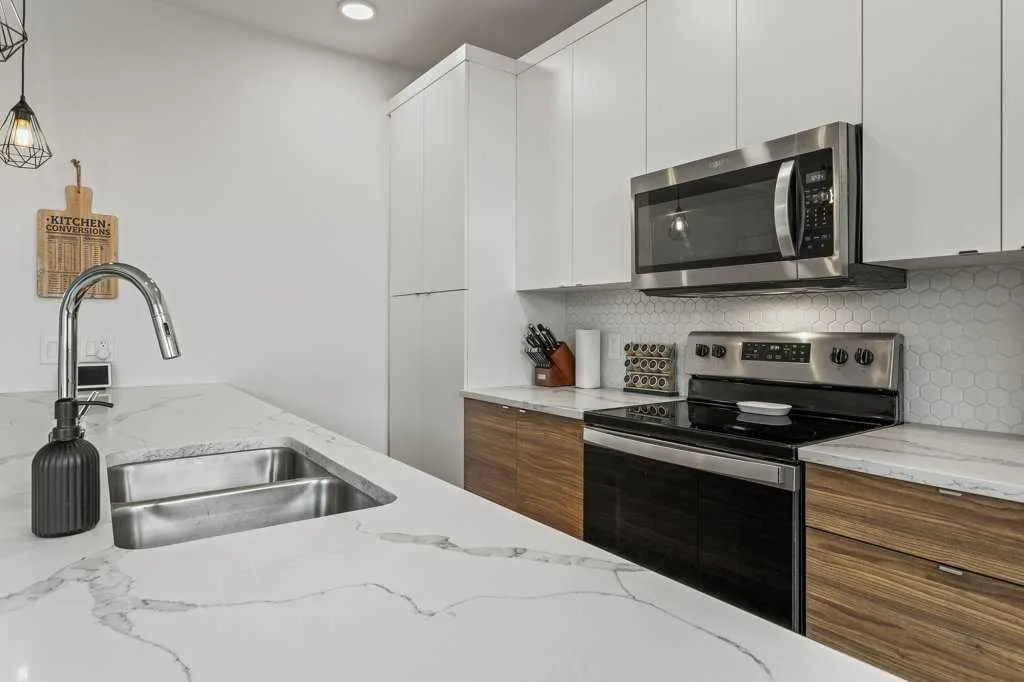 216 Clydesdale Avenue