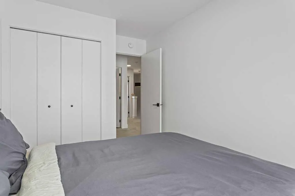 216 Clydesdale Avenue