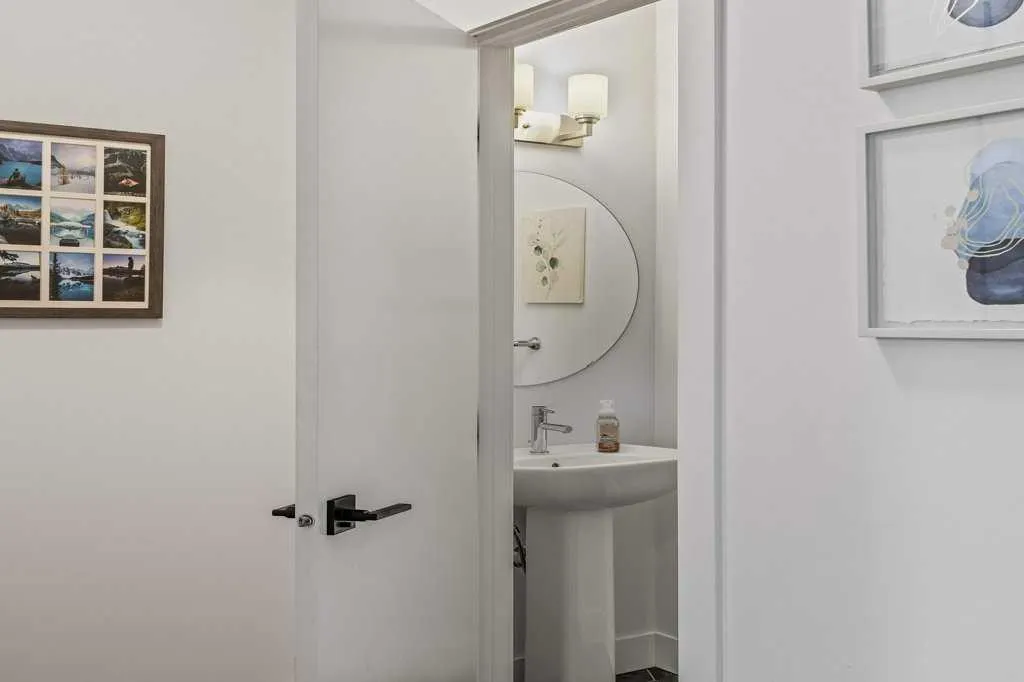 216 Clydesdale Avenue