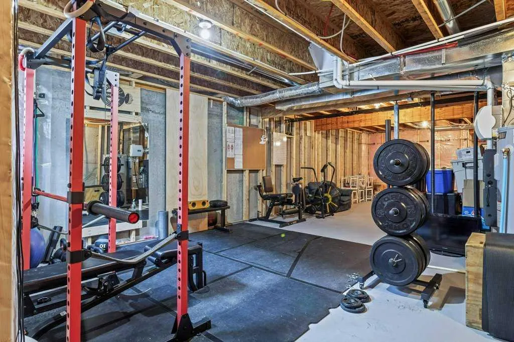 216 Clydesdale Avenue