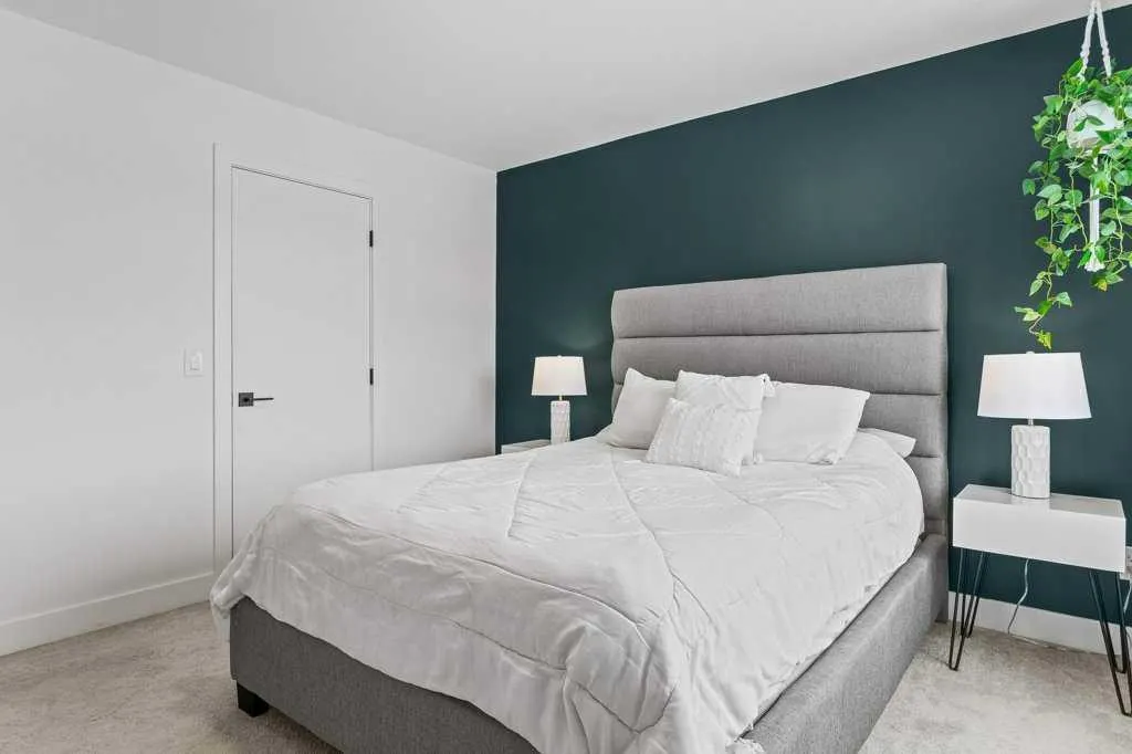 216 Clydesdale Avenue