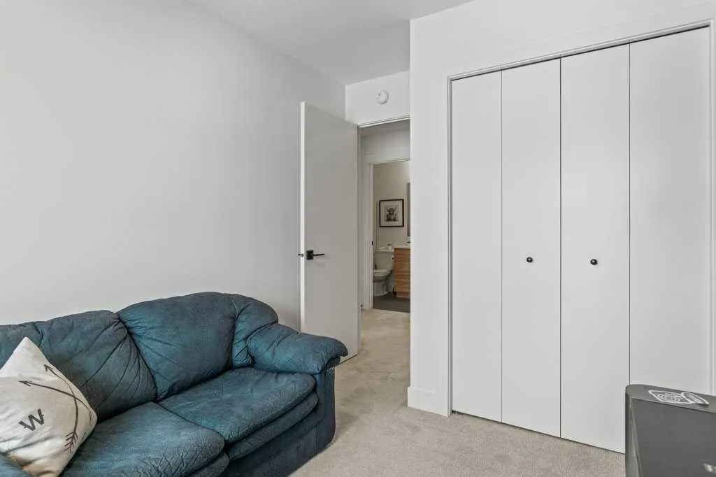 216 Clydesdale Avenue