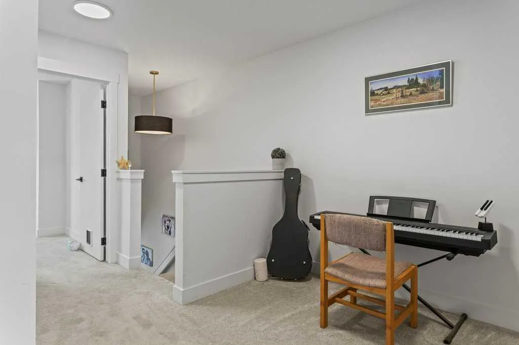 216 Clydesdale Avenue