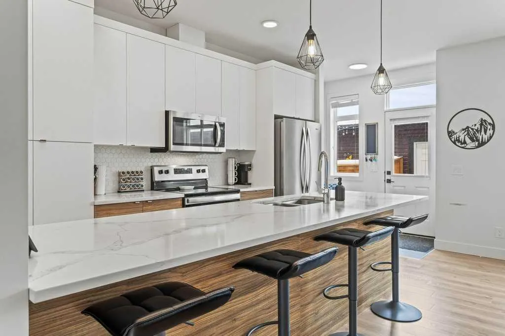 216 Clydesdale Avenue