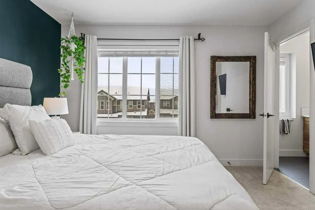 216 Clydesdale Avenue