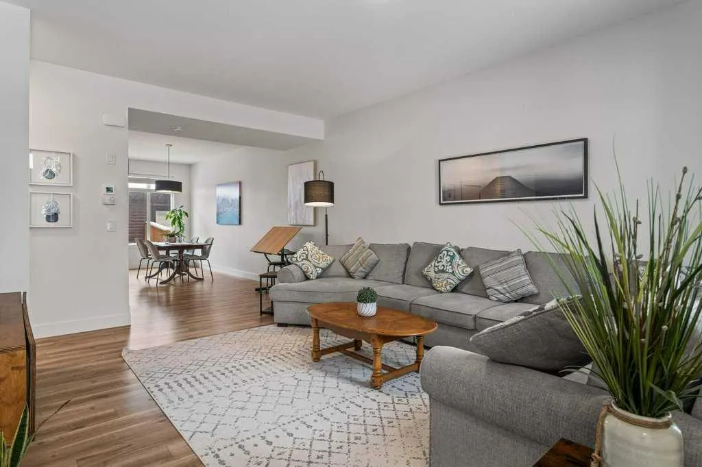 216 Clydesdale Avenue