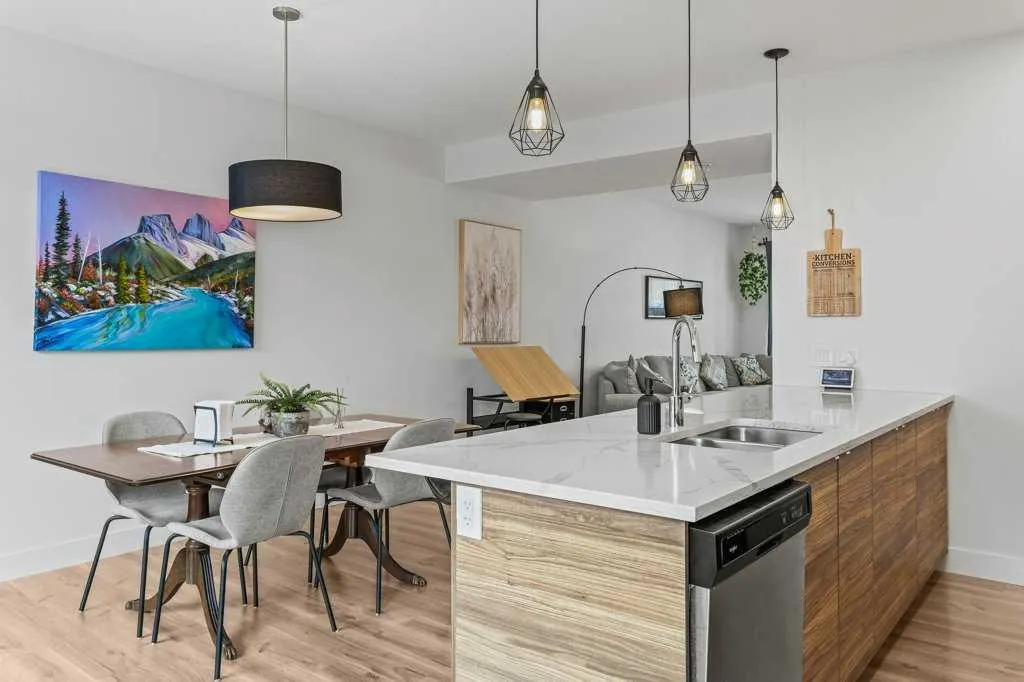 216 Clydesdale Avenue