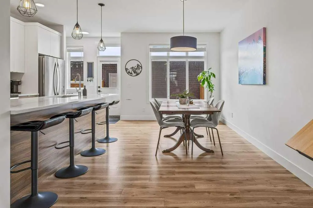 216 Clydesdale Avenue