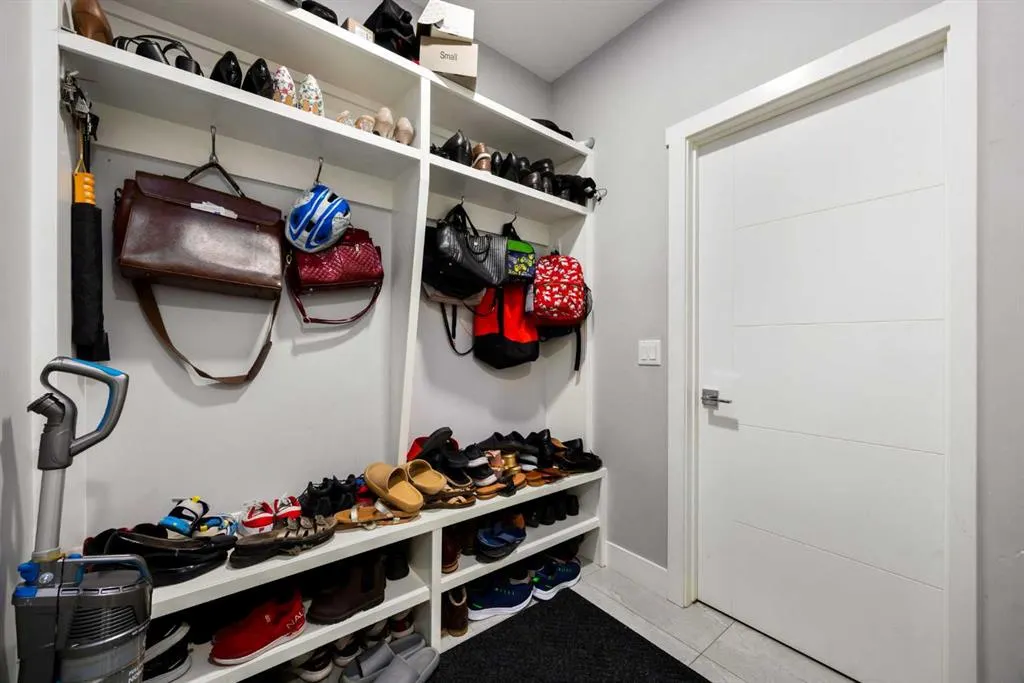 106 Baysprings Gardens SW