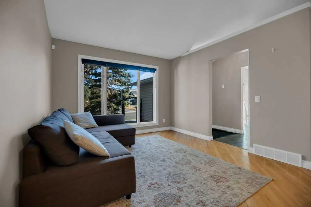 164 Mckerrell Crescent SE