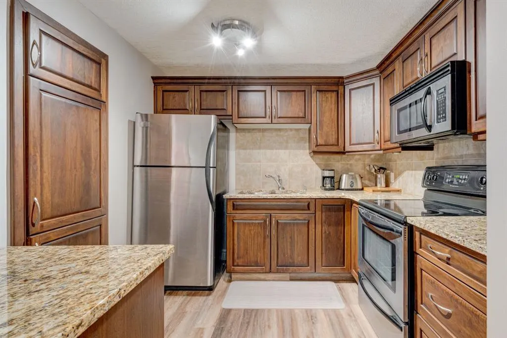 2010 35 Avenue SW, #205