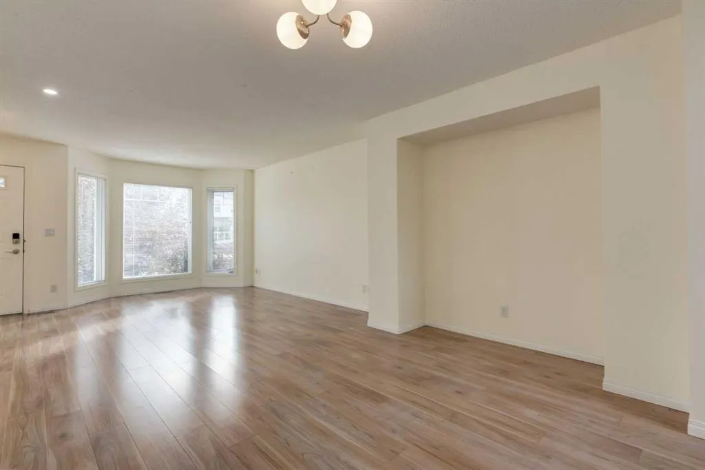 167 Cramond Green SE