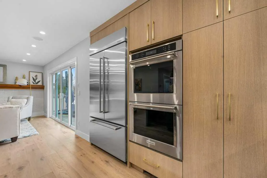 711 Mckenzie Lake Bay SE