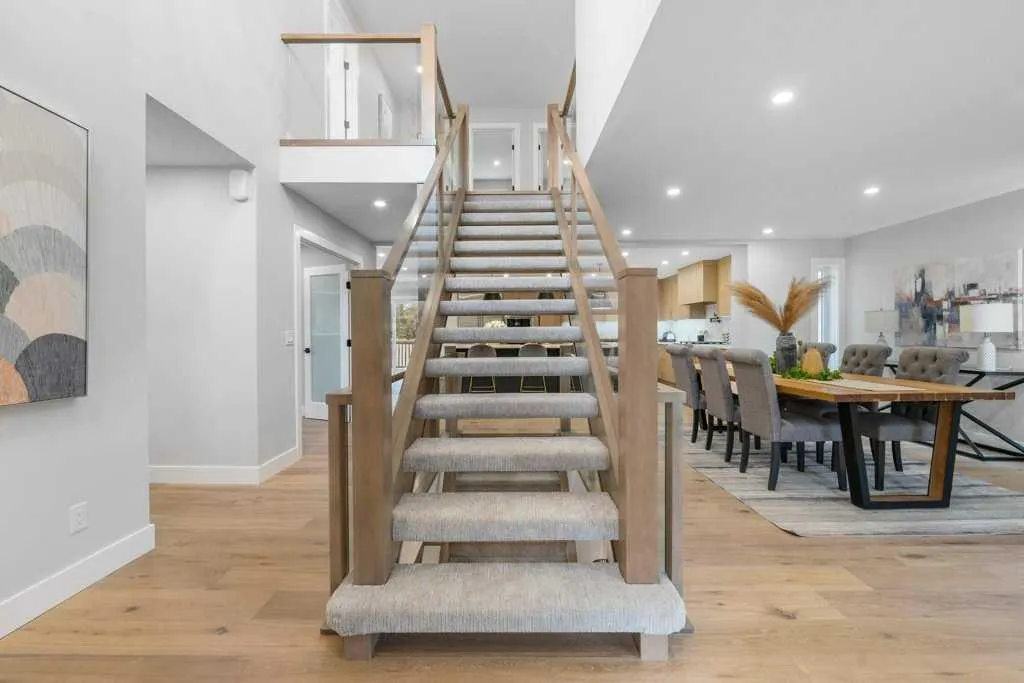 711 Mckenzie Lake Bay SE