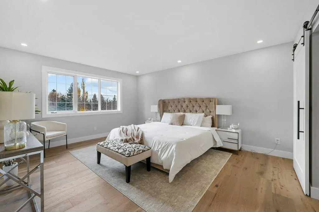 711 Mckenzie Lake Bay SE