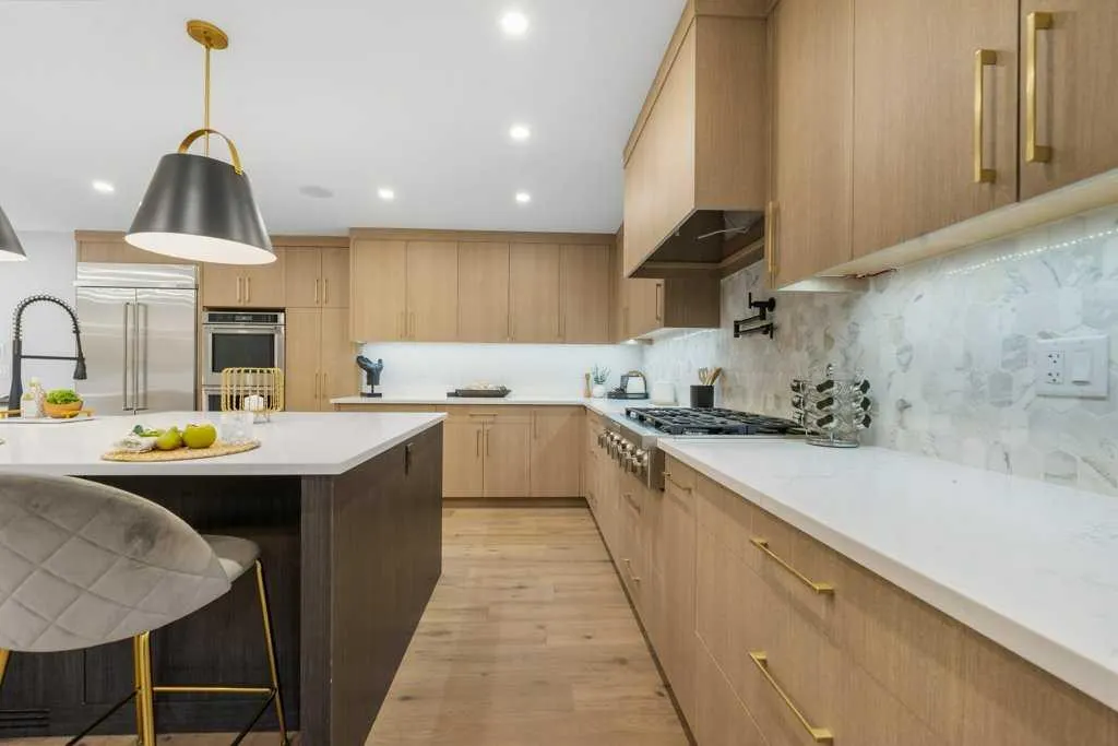 711 Mckenzie Lake Bay SE