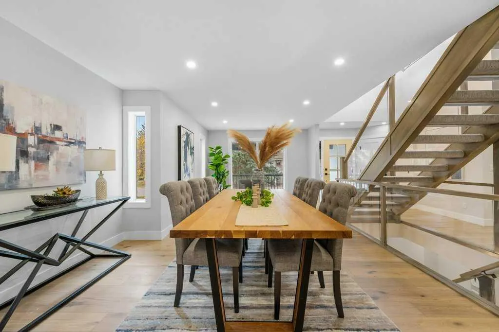 711 Mckenzie Lake Bay SE