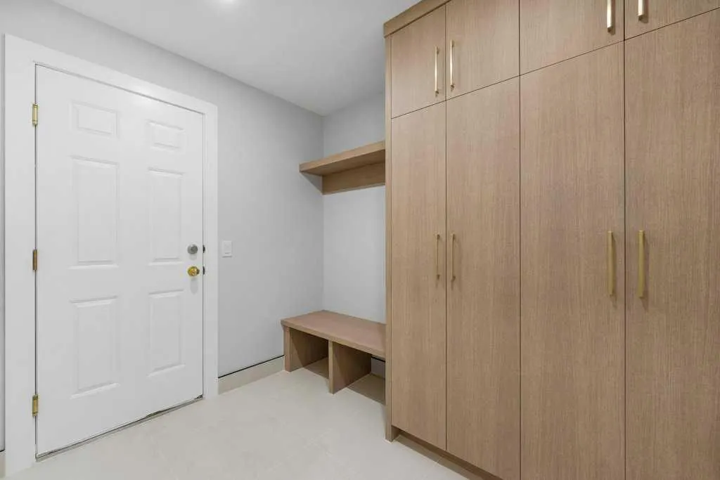 711 Mckenzie Lake Bay SE