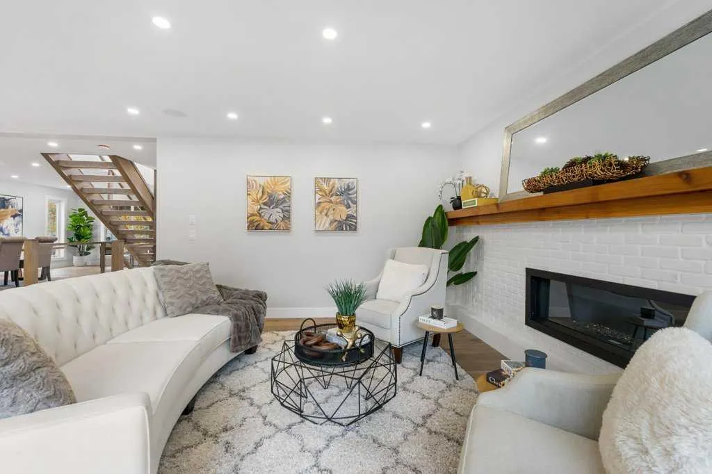 711 Mckenzie Lake Bay SE