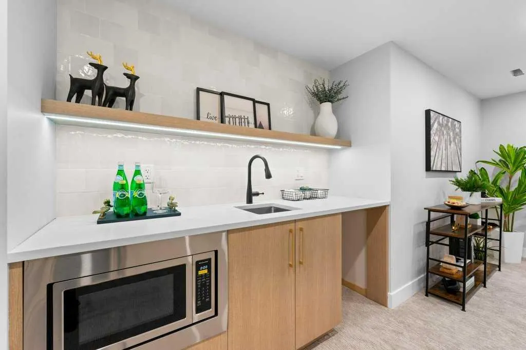 711 Mckenzie Lake Bay SE