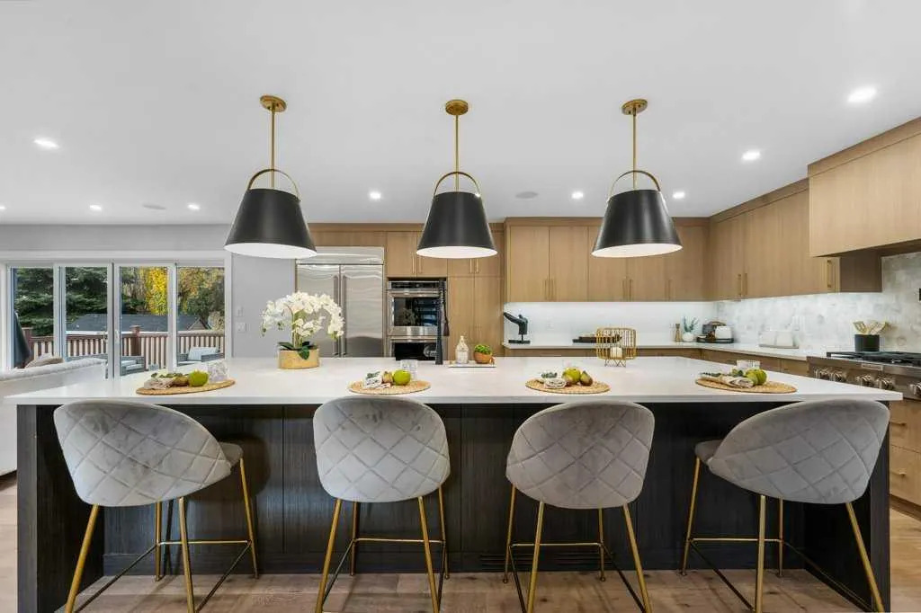 711 Mckenzie Lake Bay SE