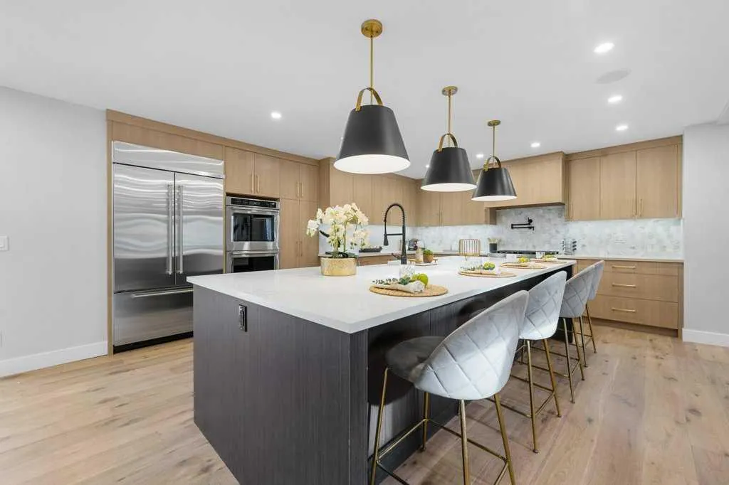 711 Mckenzie Lake Bay SE