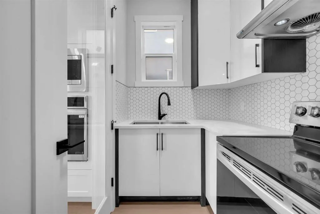 203 KINNIBURGH Place