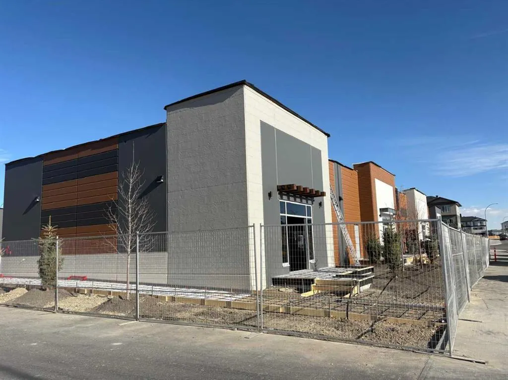 110 Corner Meadows Manor NE