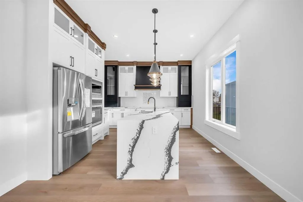 327 Kinniburgh Place