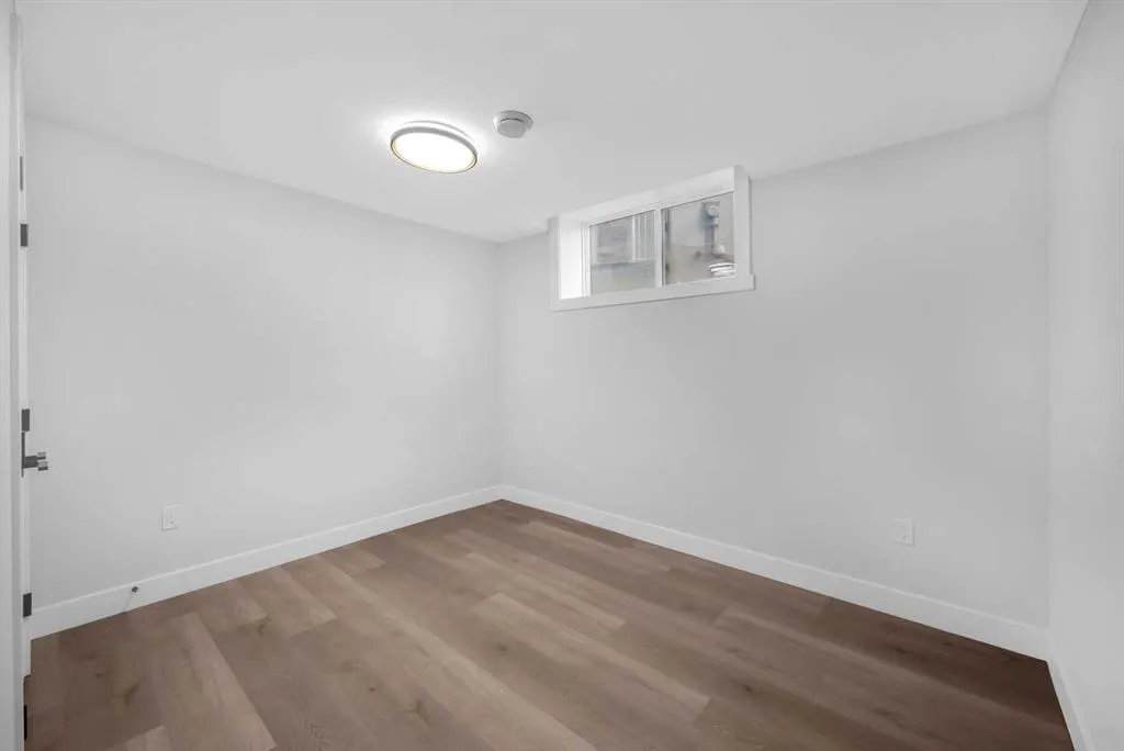 327 Kinniburgh Place