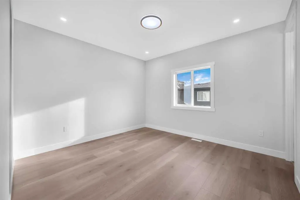 327 Kinniburgh Place