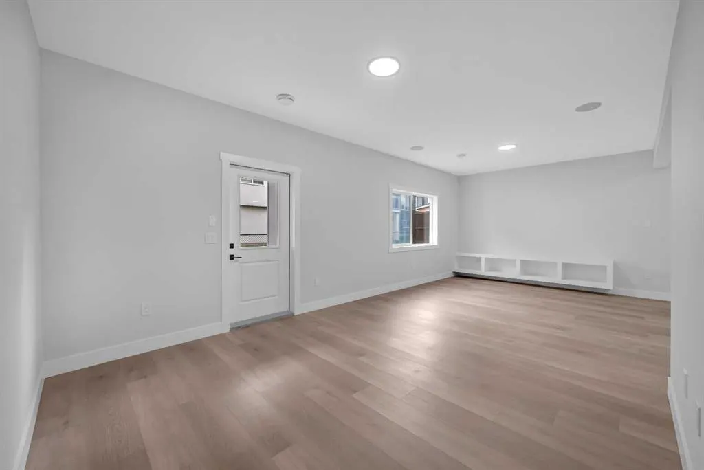 327 Kinniburgh Place