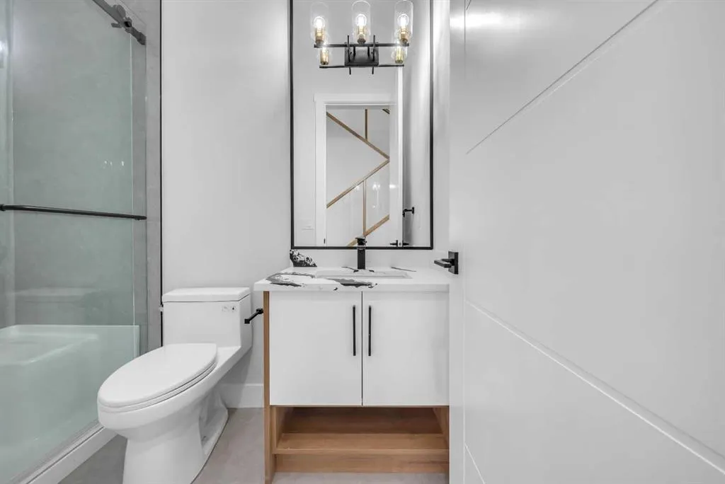 327 Kinniburgh Place