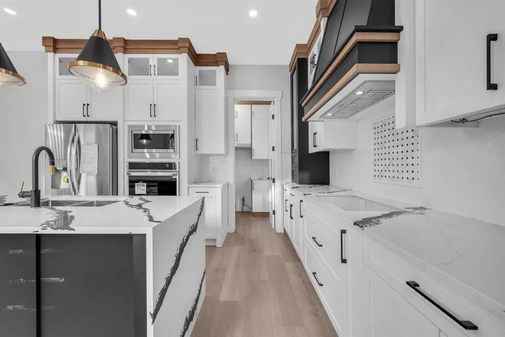 327 Kinniburgh Place