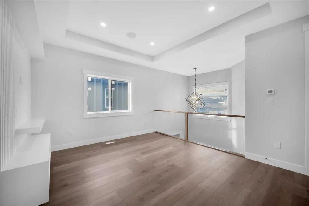 327 Kinniburgh Place