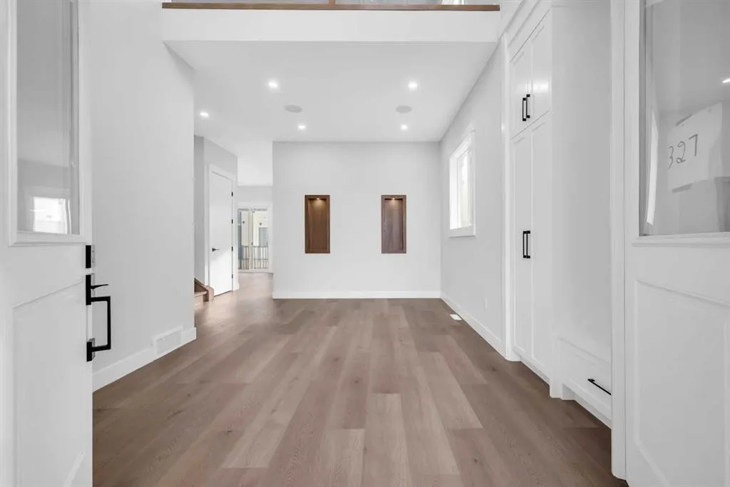 327 Kinniburgh Place