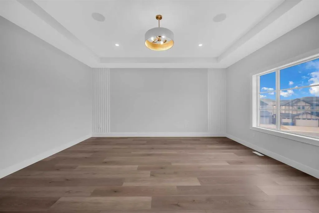 327 Kinniburgh Place