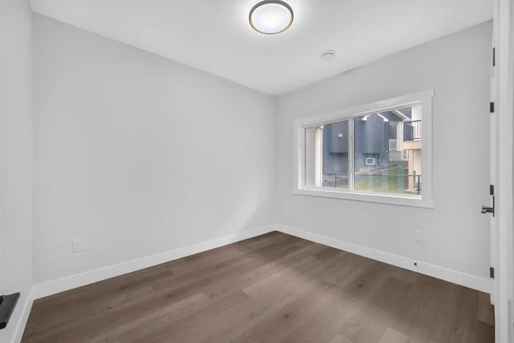 327 Kinniburgh Place