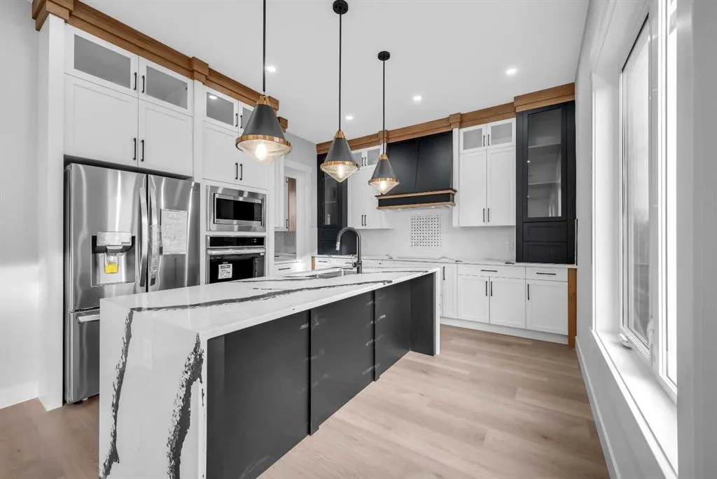 327 Kinniburgh Place